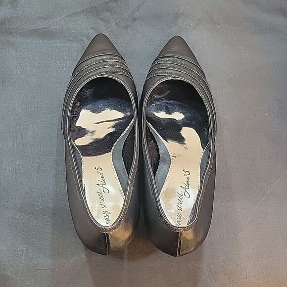 BRAND NEW EASY STREET ALIVE 5 NOBEL POINTED TOE LOW HEEL PUMPS - Picture 5 of 16